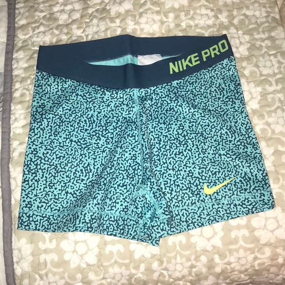 Nike pro spandex shorts - Picture 2 of 4